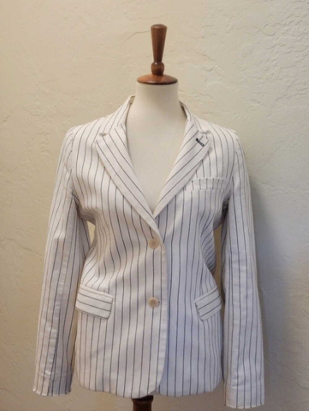 Stylish Women's Cream Pinstripe Blazer - Tailored Single-Breasted Jacket